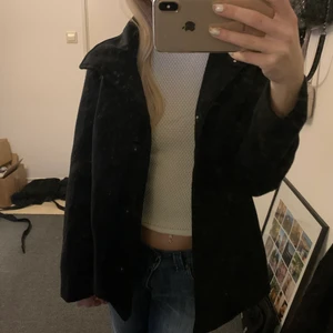 Kapp - As snygg kappa i svart , jätte bra skick 