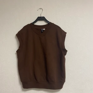 Väst - Väst köpt från HM för 129kr, säljer för 70kr. 