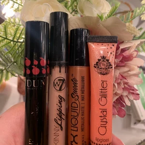 Läppstift - Bara testade men fel färg för mig🤍läppstift o läppglans 15kr/st 