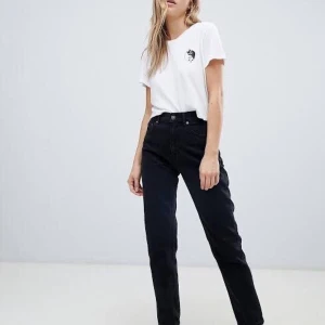 Jeans  - Svarta jeans från pull and bear i storlek 36