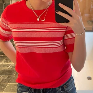 Tröja - Så fin tröja, speciellt inför sommarn Nör man ör brun,  köpt är köpt, orgnialpris ca 350kr, köparen står för frakten❤️