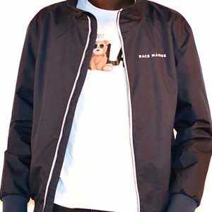 Race Marin vindjacka  - Säljer denna vindjacka då den är för liten för mig