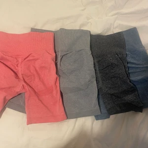 Träningsshorts - Säljer alla dessa shorts åt en vän! Hon säljer dem för dem aldrig kommit till användning så helt nya och fräsha!. 150kr/styck!!! Går att få paketpris! OBS! Om många visar intresse blir det budgivning! MÖRKGRÅ SÅLDA!  LJUSGRÅ SÅLDA! BLÅ SÅLDA! ROSA SÅLDA!
