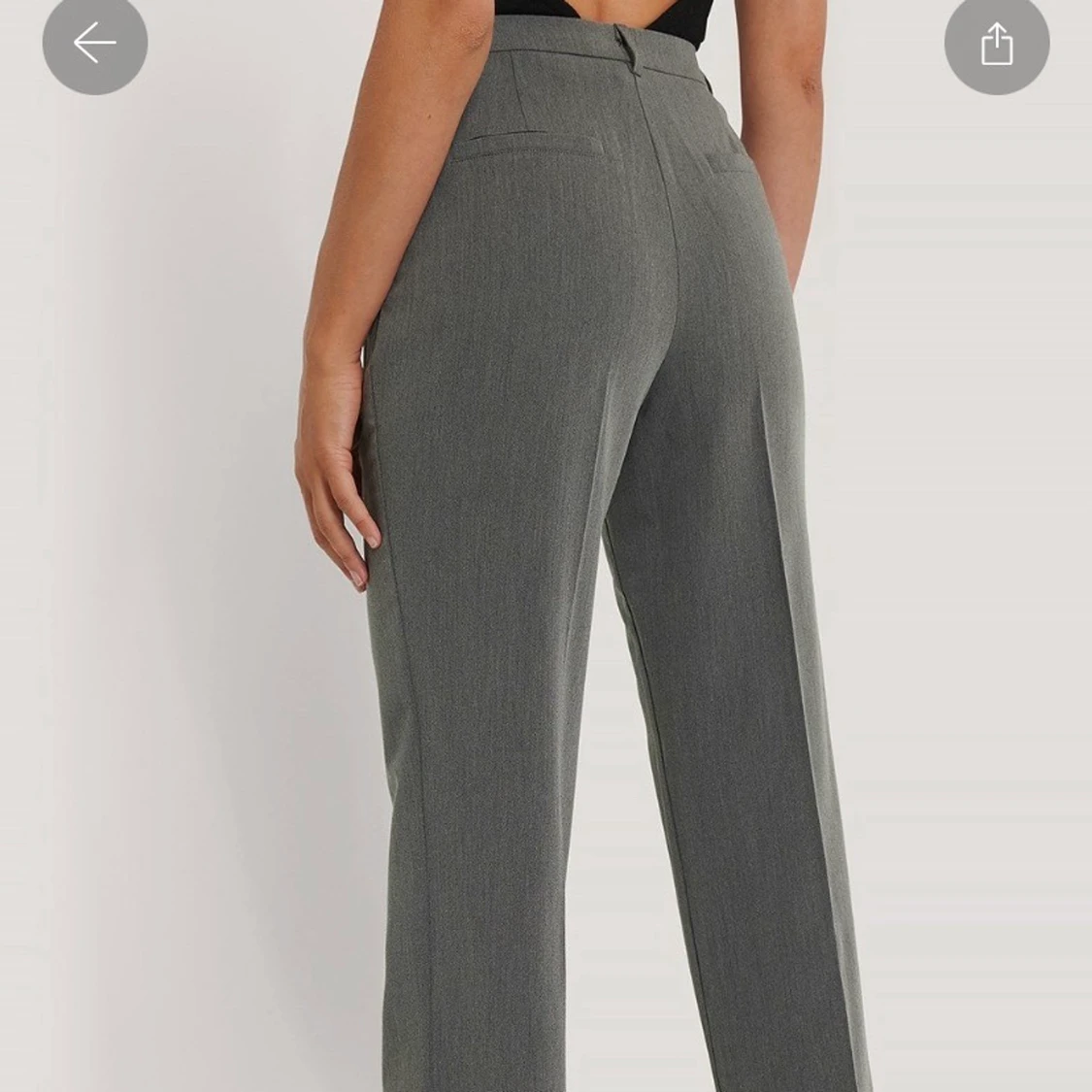 Gråa kostymbyxor från NAKD - 90
