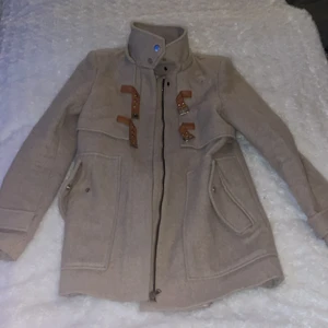 Kappa  - En kappa från zara women i storlek xs. Den är för liten för mig tyvärr! Men som ny.