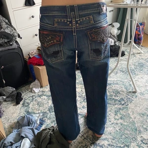 Vintage jeans - Ascool baksida och nice tvätt, fungerande dragkedja. MÅTT: tvärs över midja 48cm, 80cm i innerbenslängd. Fungerar jättebra med skärp!! Frakt ingår ej