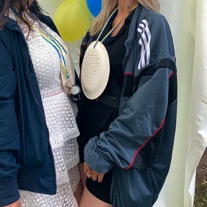 Adidas Jacka - Old School jacka från Adidas i storlek L. Den är i fint skick men ändå använd. Jag är 169cm, den sitter som handen i handsken på mig som gillar lite over size. 400kr