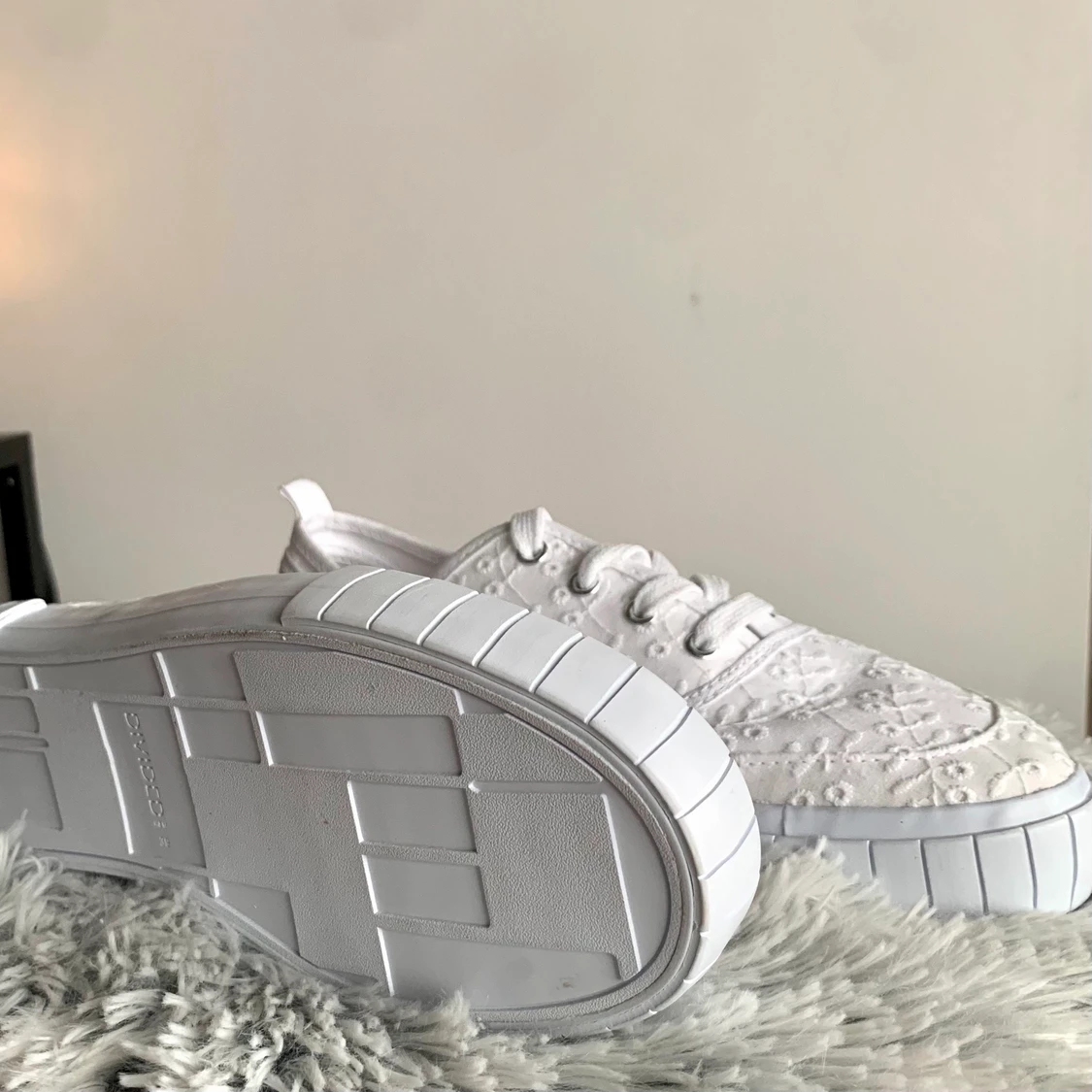 Oanvända låga sneakers H&M - 90
