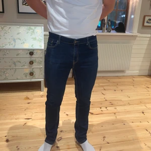 Cubus denim strl 42 - Regulat fit, använda men hela, finns små slitage tex. höger bakficka, annars inget