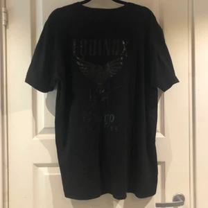 Equinox t-shirt - T-shirt med tryck på ryggen från Missguided. Strl M 🖤