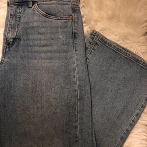 Utsvängda jeans  - Väldigt snygga jeans från Kappahl, aldrig använda har bara legat i garderoben. 
