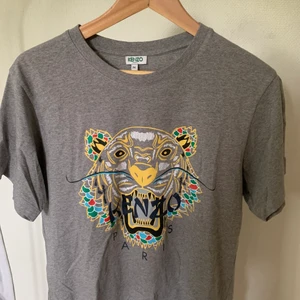 Kenzo t shirt  - Grå kenzo t shirt. Bra skick. Nypris 950. Storlek medium 