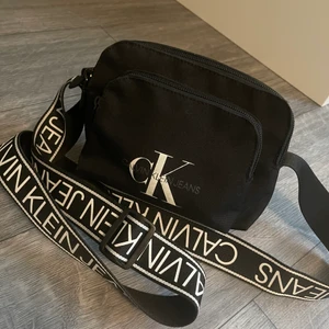 Calvin Klein väska - Knappt använd, som ny 