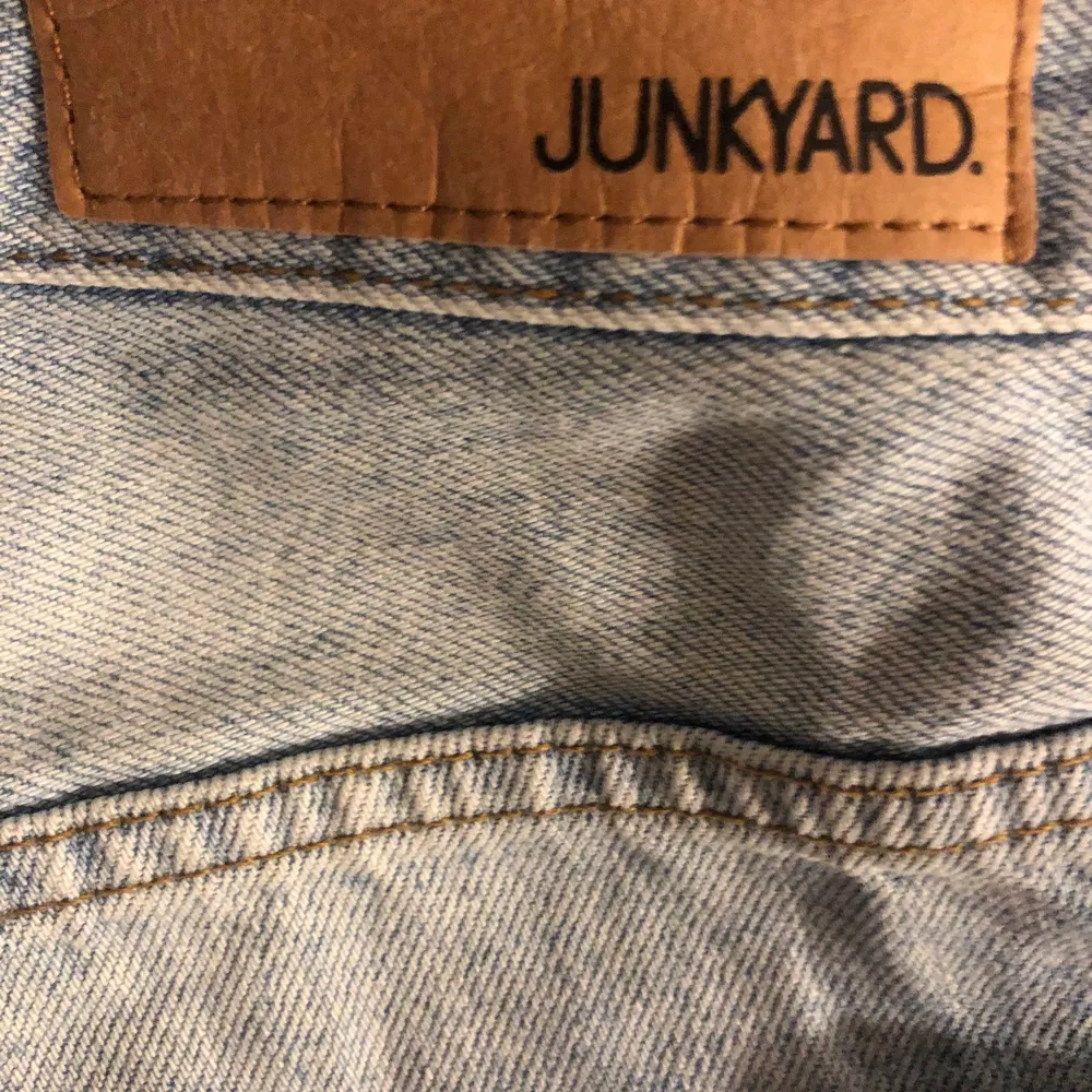 Köpta för 500kr använda 3-4ggr från junkyard. Passar mig 180. Jeans & Byxor.