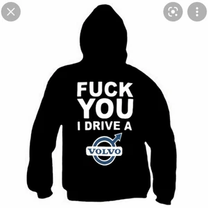 Säljer min Volvo hoodie - Säljer min volvo hoodie pga att den inte är min smak längre. Ny! Köpt för 350kr och säljer denför 300kr Storlek M passar även dem som har Xs/S. Vid intresse och bilder på den skriv gärna iaf👍🏼❤️😊