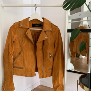 Mockajacka - Orange mockajacka, oanvänd. Nypris 799:-