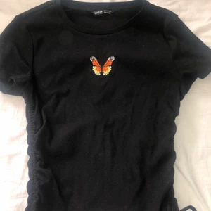 Topp från SHEIN  - Använd en gång! Satt för tight! Skulle säga att den passar S bättre, snörning på sidan