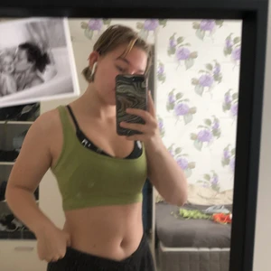 toppar från shein - säljer dessa oanvända shein topparna  då jag inte använder dom 2 för 50kr eller 1 för 25kr