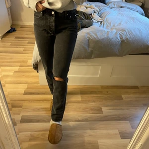Jeans från nakd  - Har gjort hålet själv