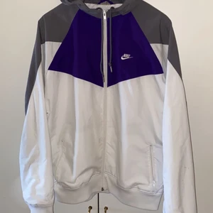 Nike vindjacka - Vindjacka från Nike i storlek M