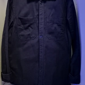 Skjorta strl L - Ny och oanvänd skjorta från HM i strl L.