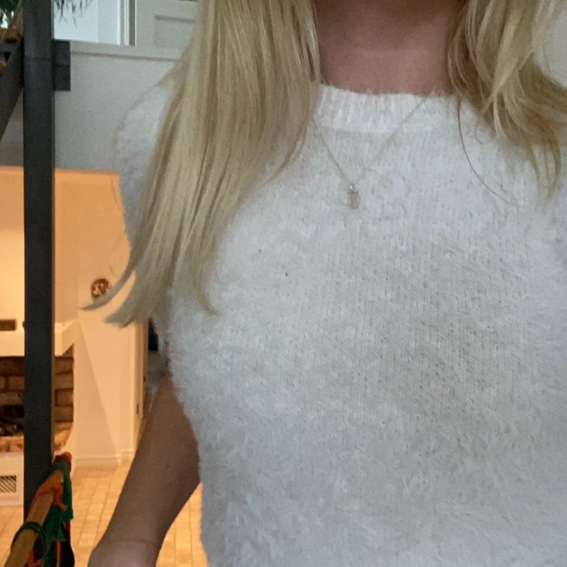 Vit fluffig topp  - 91