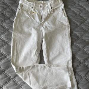 Vita jeans i ankellängd, från h&m 