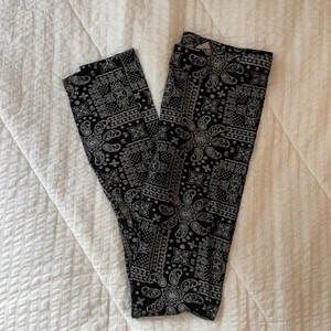 Tights/leggings  - Bandanamönstrade tights från Asos! 