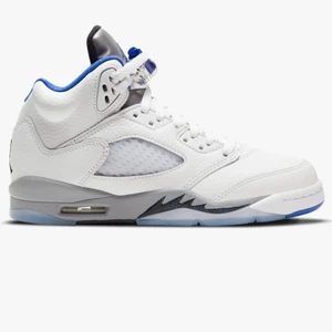 Jordan 5 retro hyper royal stealth black - Helt nya jordan 5or storlek 37,5   NI FÅR BUDA HÖSTA PRIS VINNER BÖRJAR FRÅN 1800kr, står ej för leveransen 