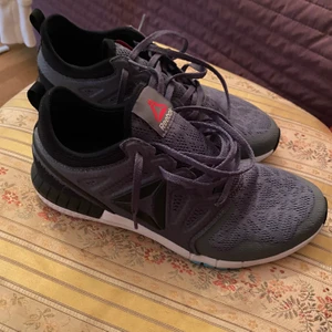 Reebok träningsskor - Reebok. Oanvända, endast testade. Storlek 37,5.
