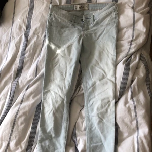 Skinny jeans, Hollister - Låg midja, ljusblå jeans från Hollister