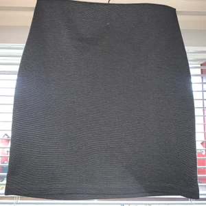 Grå tajt kjol - Grå tajt kjol som inte kommer till användning, fint skick och perfekt till sommaren ☺️