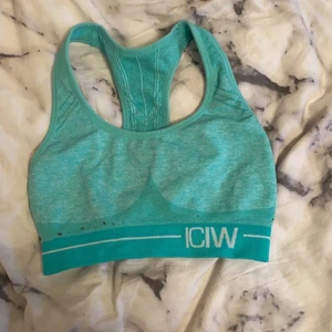 ICIW sport bh  - Sport bh från ICIW. Använd en del men i fint skick. 