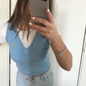 Blå Väst - säljer nu min väst som aldrig kommer till användning❤️