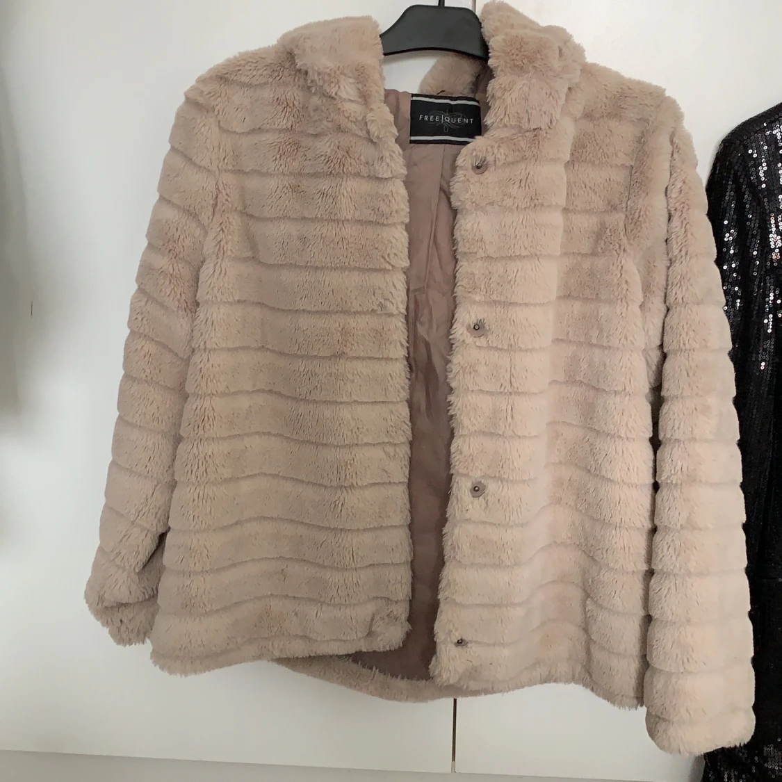 Teddy jacka med luva storlek M 200kr