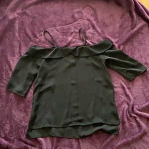 Tröja  - Fin of shoulder tröja, nyskick,  använd en gång. 