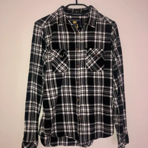 Skjorta  - Rutig skjorta i fint skick