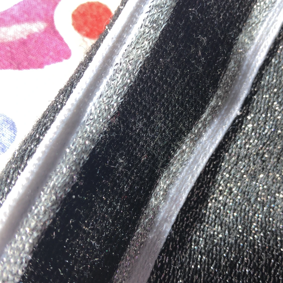 Glittriga tights med remmar på båda sidorna väldigt fina men har ingen användning för dem☺️/köparen står för frakt - 91