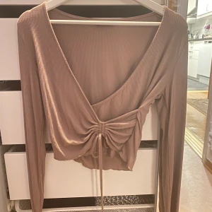 Tröja helt oanvänd  - Aldrig använt! Helt ny, storlek S säljer pga att den är lite för stor 