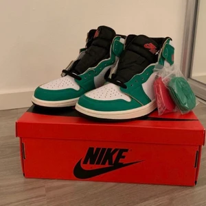 Nike air Jordan  - Köpte på Tise helt nya, använda vid 3 tillfällen, skriv vid fler bilder och frågor!:)