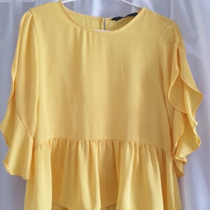 Gul blus - En gul blus från mango som inte använts på flera år