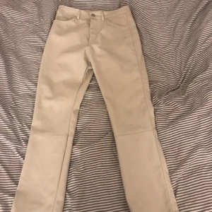 S-M - Ett par becha skinbyxor, bara testat en gång alldrig använda. 