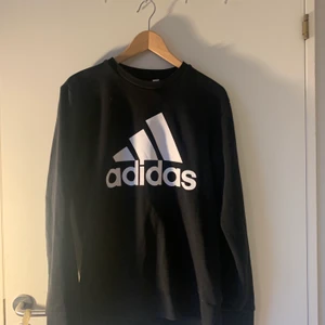 Adidas sweatshirt  - Adidas sweatshirt i storlek S, varsamt använd! Säljer pga kommer inte till användning☺️ 