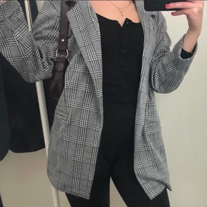 Blazer kavaj - Oversized. Osäker på storlek men passar mig som är en storlek S! Gratis frakt