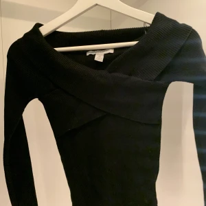 Korsad tröja - Väldigt fin och oanvänd