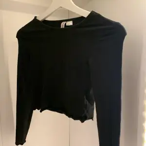 Svart vanlig söt svart tröja 