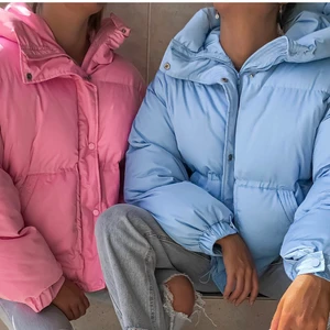 Jacka  - Extremt fin och skön jacka i babyblue. Passar perfekt till vår, höst och sommarkvällar. Köpt från shekous hemsida som onesize men står L i den. Skulle passa M-Xl beroende på hur man vill att den ska sitta. Aldrig använd med lapp kvar. Säljer alltså för att den är för stor på mig tyvärr. Nypris 679 kr, säljer för 370 inkl frakt om inget annat bestäms. 💕💕