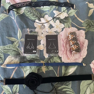 choker halsband, Fake Nose piercing  - choker halsband, 25k/st ( alla för 100kr ink frakt)    Fake nose Piercing oanvända 25k/st (både två 50 + 15kr ink frakt) armband 15kr 