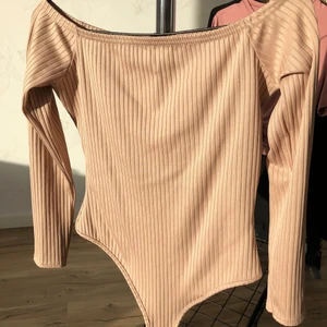 Off shoulder body - Fint skick