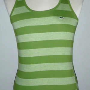 Lacoste - Lacoste helt ny aldrig använd.   Storlek one size (small/medium).   Säljes enligt bilden